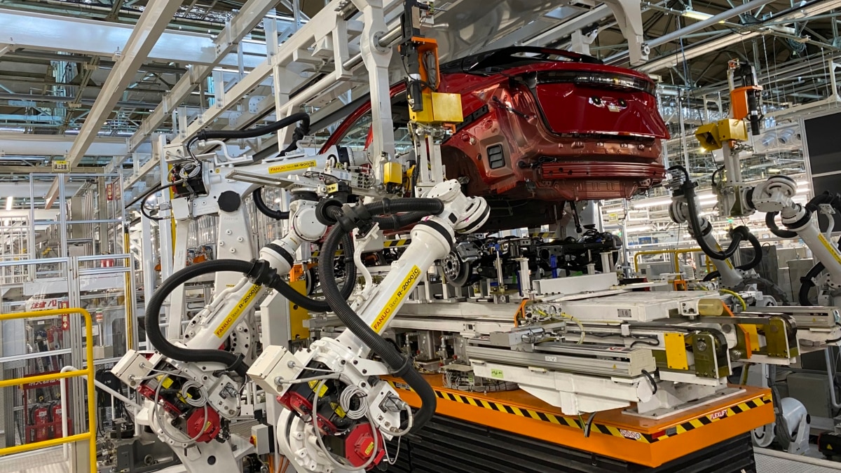 Robots Do It All at Japanese Car Factory