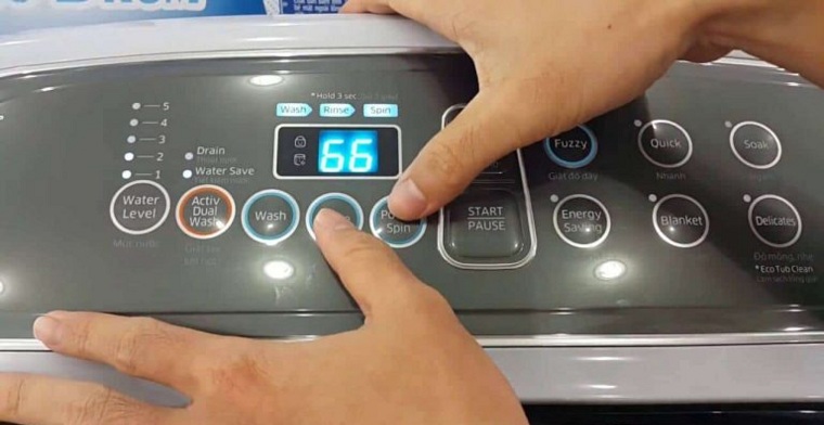 Nhấn và giữ nút Power để máy giặt tự reset lại chương trình và ngắt nguồn điện đầu vào