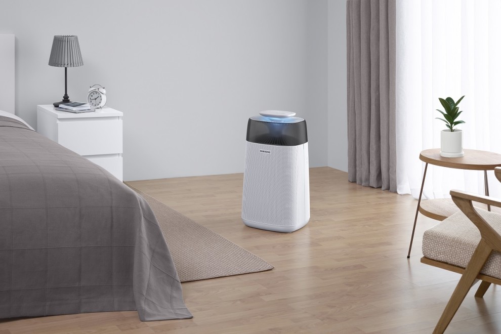 Lắp máy lọc không khí để khử mùi ẩm mốc trong phòng ngủ